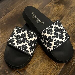 NWOB Kate Spade Black and Cream Signature Logo Rubber Slides Size 10